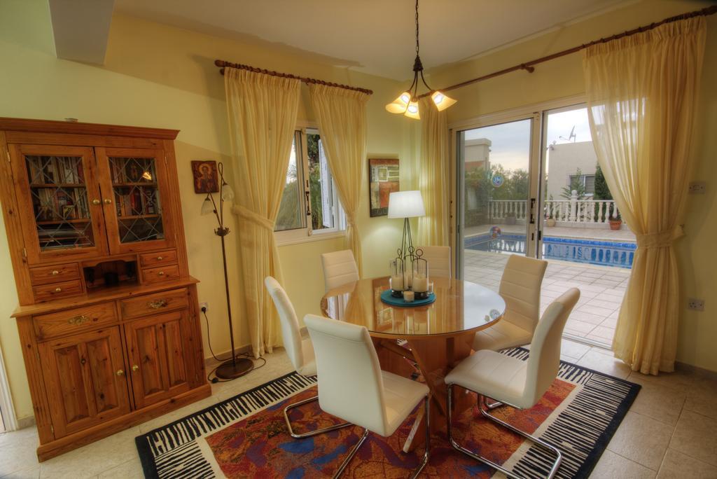 Villa Athina Paphos Phòng bức ảnh